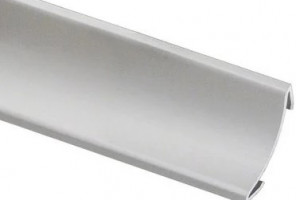 Алюминиевая накладка на 120 плинтус алюм.сер.мат. 18*18*0,8м   600мм