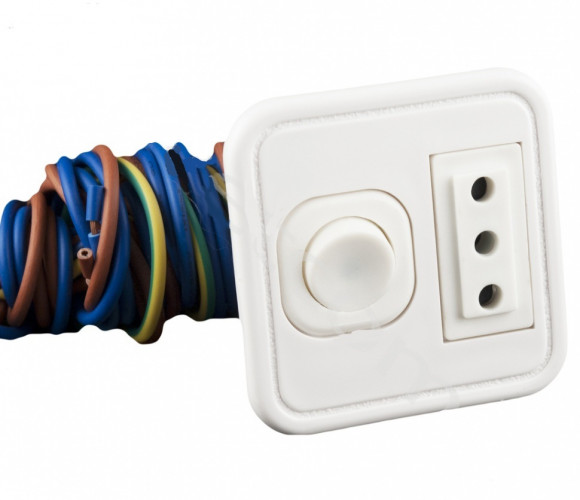 Розетка с выключателем мод. 303 арт.2-А (квадратн.)